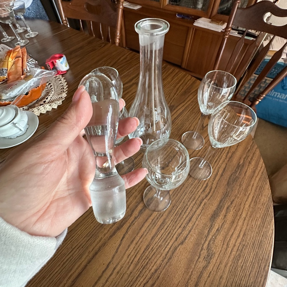 Vintage liquor canister with five glasses, weeping, tulip design